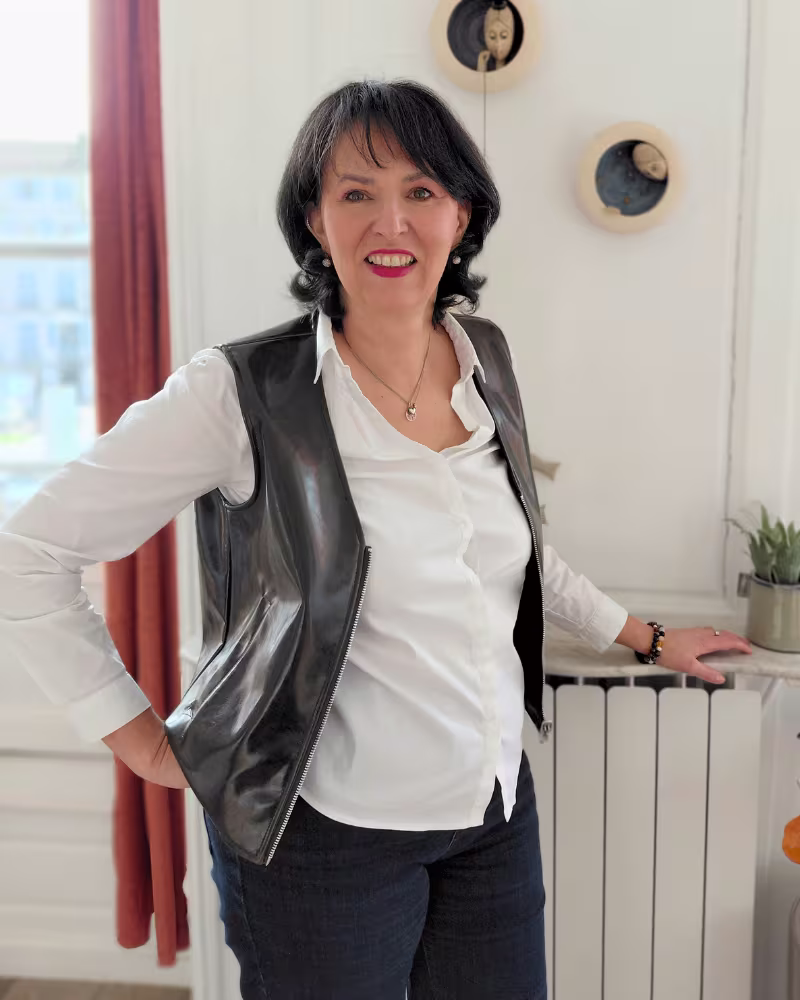 Portrait de Marie-Line Foucault, fondatrice d'Auxillia, experte en neurosciences et mentor de dirigeants et MJPM en Pyrénées-Atlantiques.